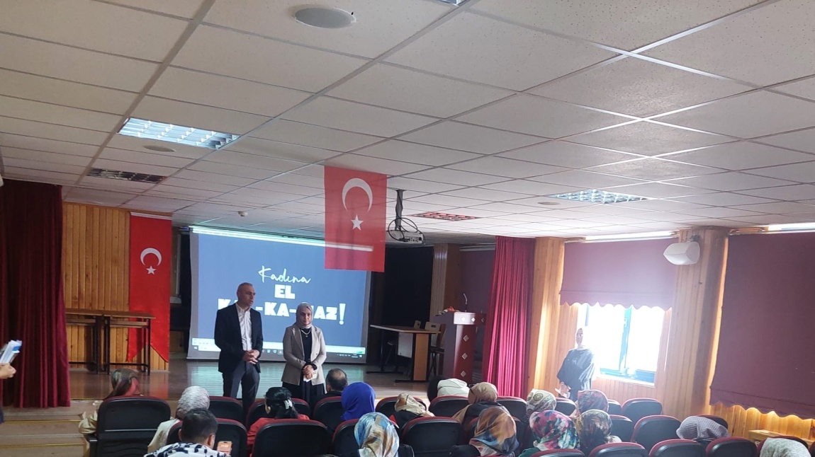 9. Sınıf Öğrencilerimizin Velileri ile Tanışma Toplantısı Yapıldı.